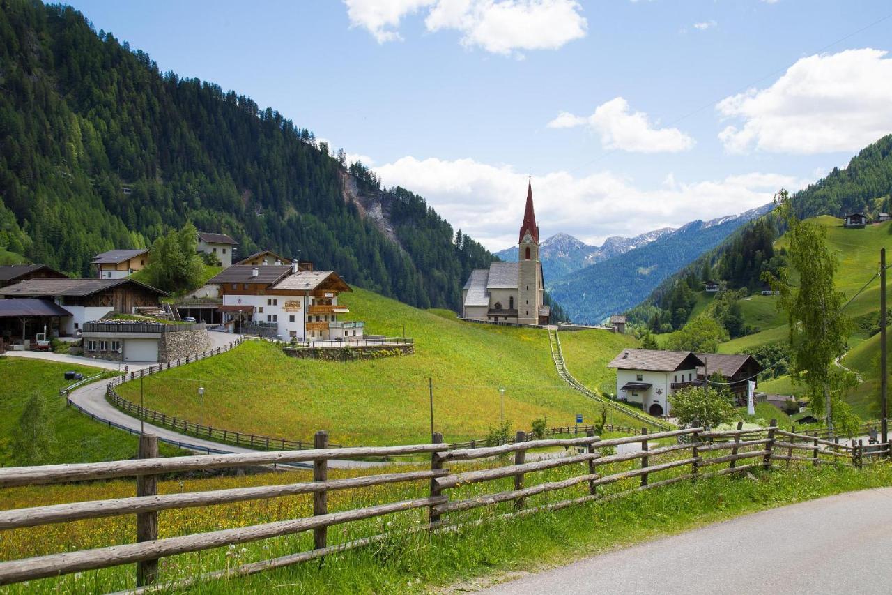 Gasthof Trausberg Corvara in Passiria ภายนอก รูปภาพ